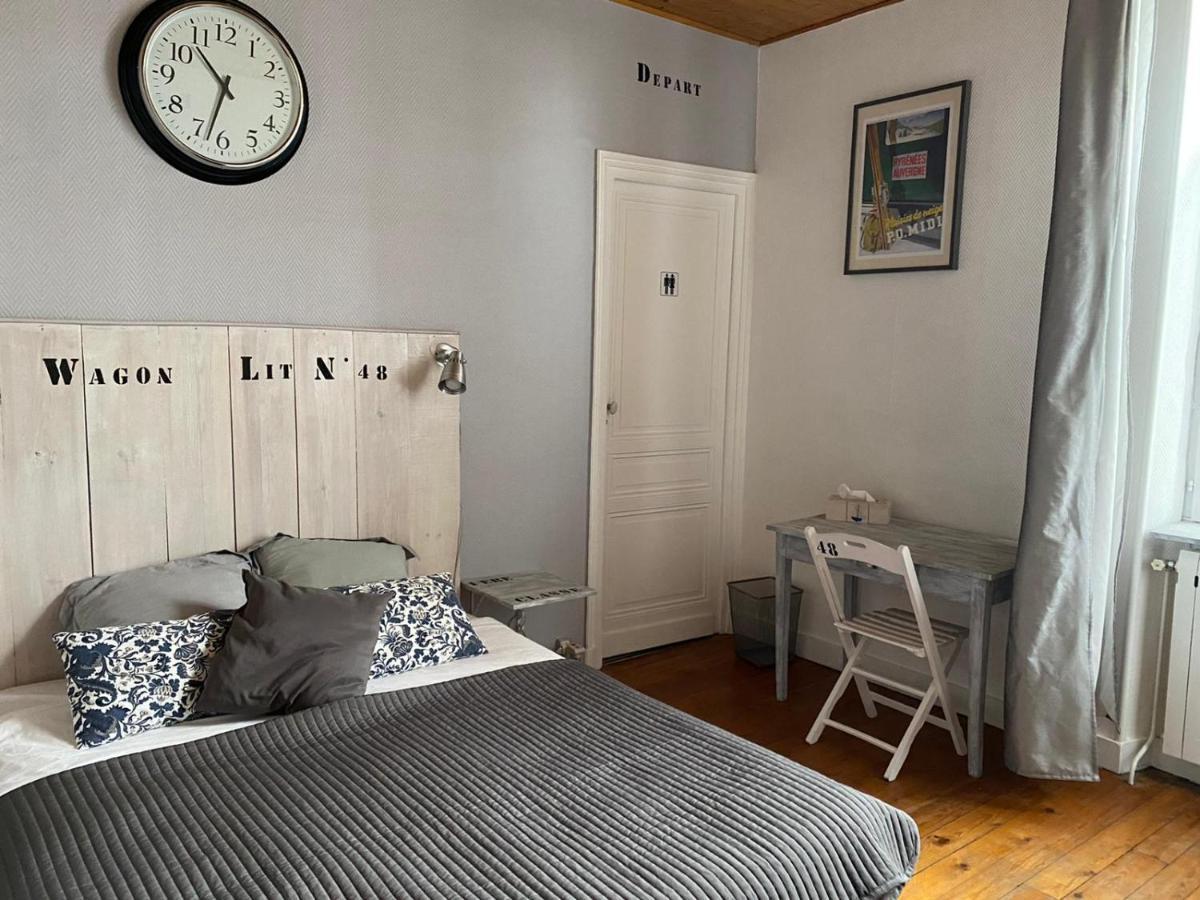 La Gare Bed and Breakfast Gondrin Buitenkant foto