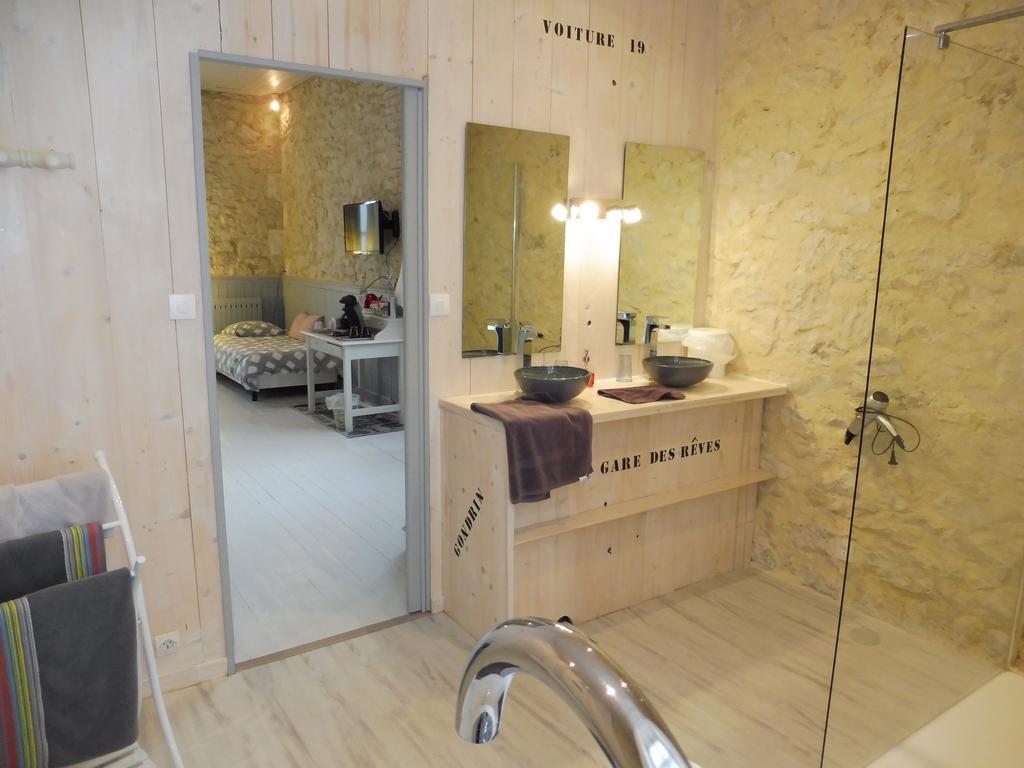 La Gare Bed and Breakfast Gondrin Buitenkant foto